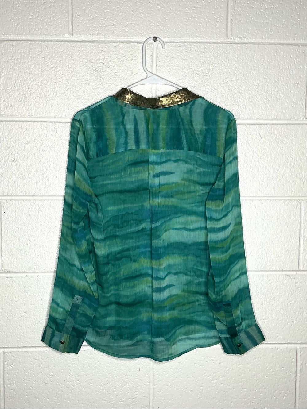 < Chico’s Green/Blue Wave Pattern Sequin Collar Button Up Top > - Picture 3 of 3